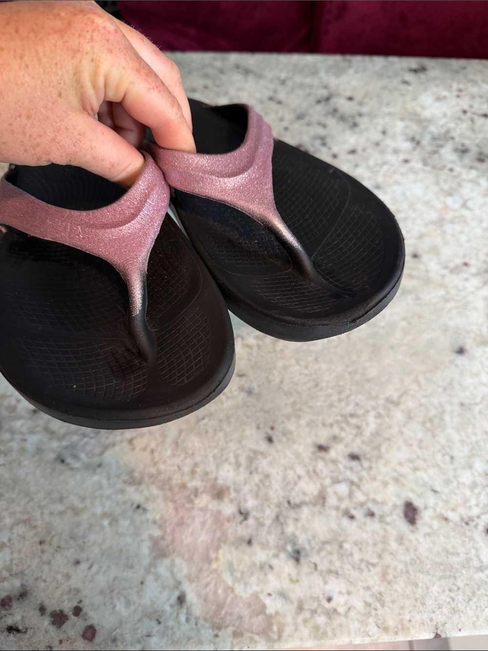 OOFOS Womens Metallic Pink and Black Flip Sandals - Picture 3 of 7